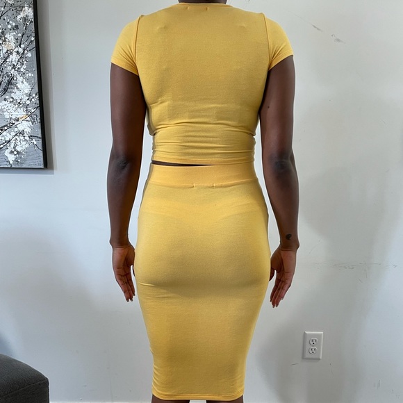 The perfect yellow set - Picture 4 of 4